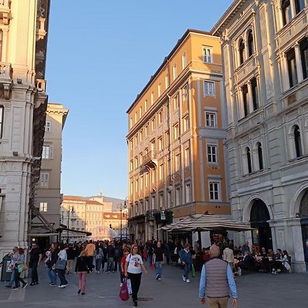 Casa Vacanze Trieste - Vista Piazza Unita Екстер'єр фото