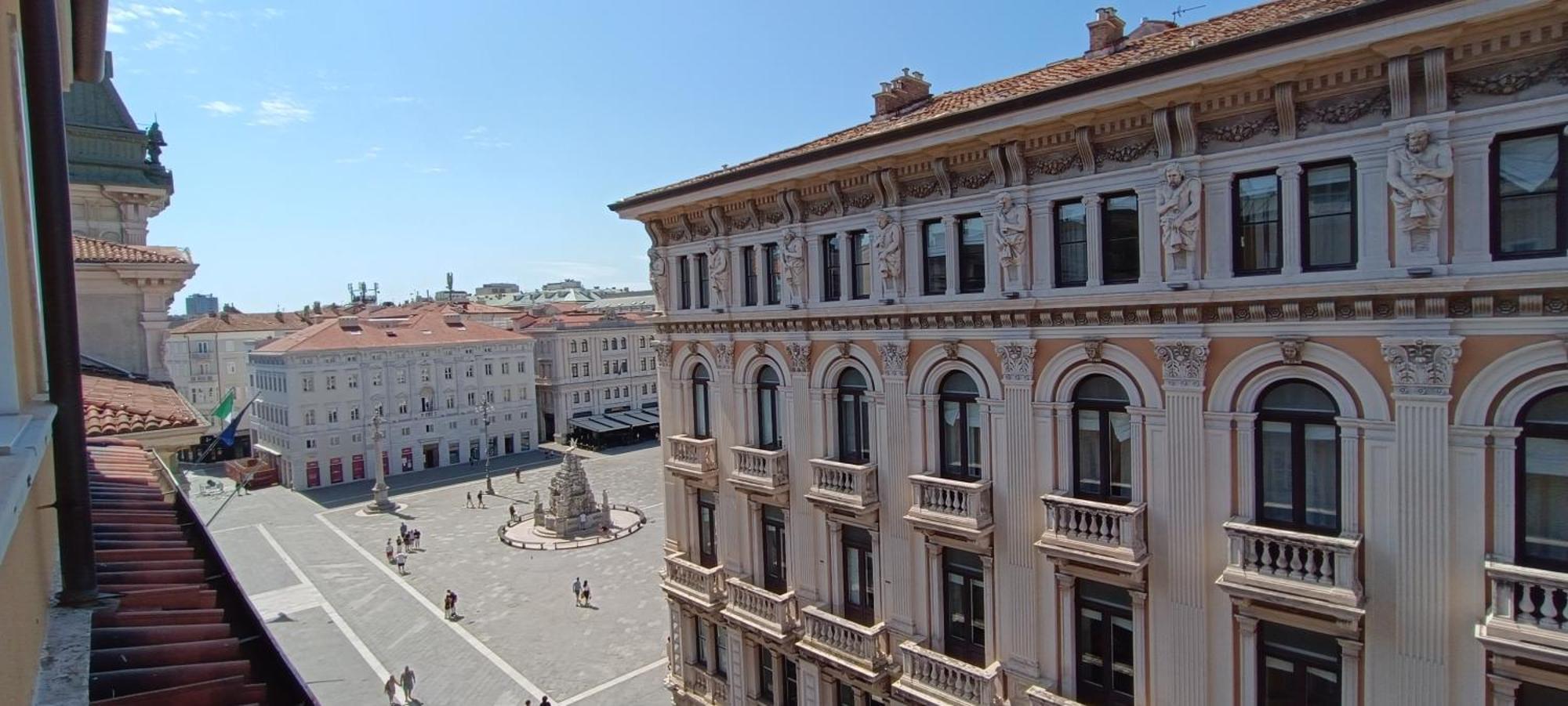 Casa Vacanze Trieste - Vista Piazza Unita Екстер'єр фото