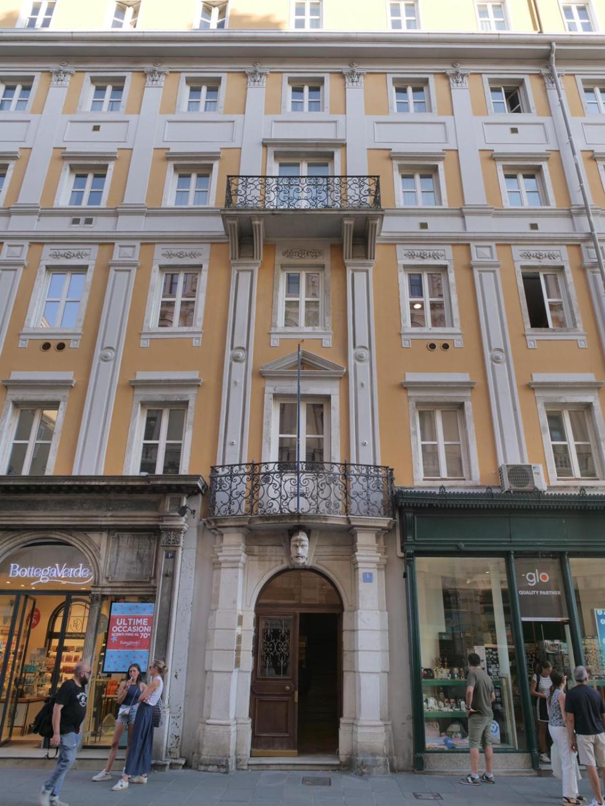 Casa Vacanze Trieste - Vista Piazza Unita Екстер'єр фото