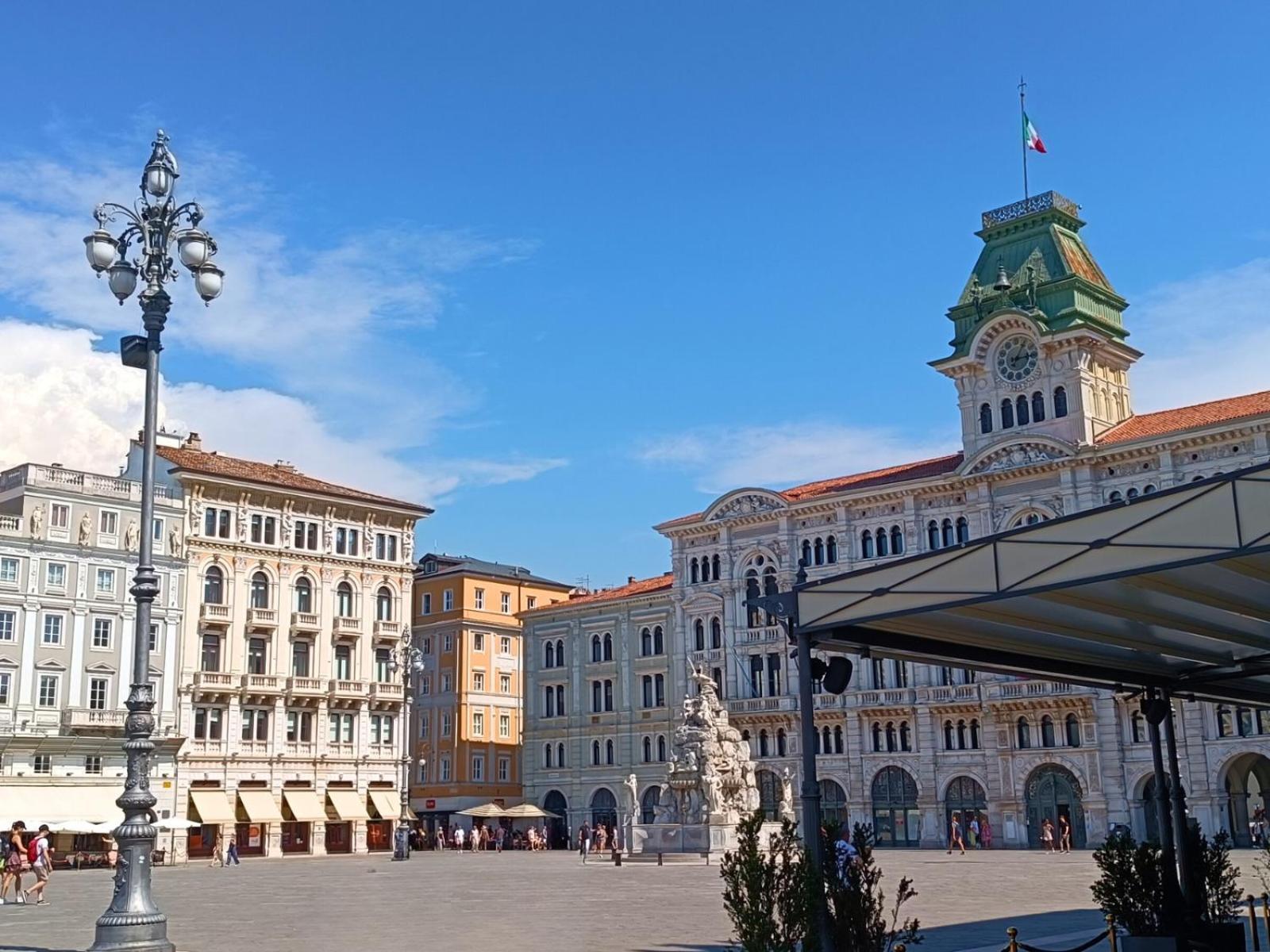Casa Vacanze Trieste - Vista Piazza Unita Екстер'єр фото